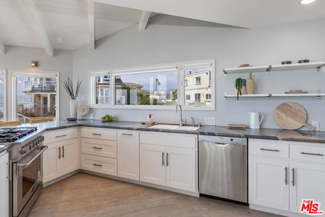 1448 Nathan Lane, Ventura CA: https://media.crmls.org/mediaz/a84b710e-f197-45dd-a408-6142b27bc129.jpg