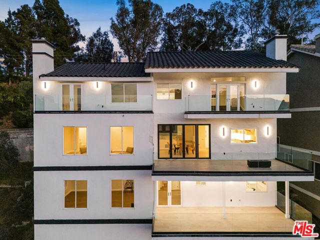 8041 Bulwer Drive, Los Angeles CA: https://media.crmls.org/mediaz/a84bbc23-60e4-4402-baa4-9b419f285996.jpg