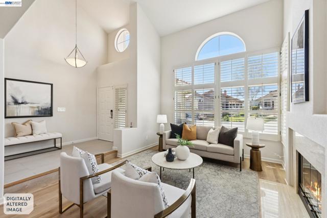 Image 6 of 60 For 674 Crystal Ct