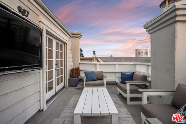 2622 2nd Street, Santa Monica CA: https://media.crmls.org/mediaz/a84bc857-a8fb-46a0-8d6f-525a559915f4.jpg