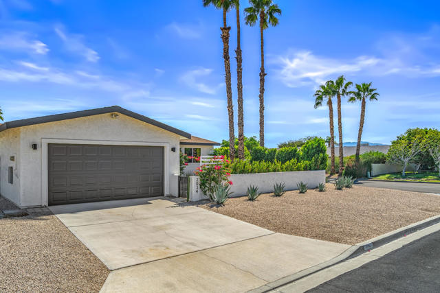 2034 Marni Court, Palm Springs CA: https://media.crmls.org/mediaz/a84bca0f-71e1-4902-99ed-3e4f40bdec37.jpg