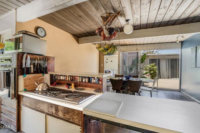 1412 Ellsworth Court, Thousand Oaks CA: https://media.crmls.org/mediaz/a84bcc65-69b0-4a44-9aa4-e031ded0bf91.jpg