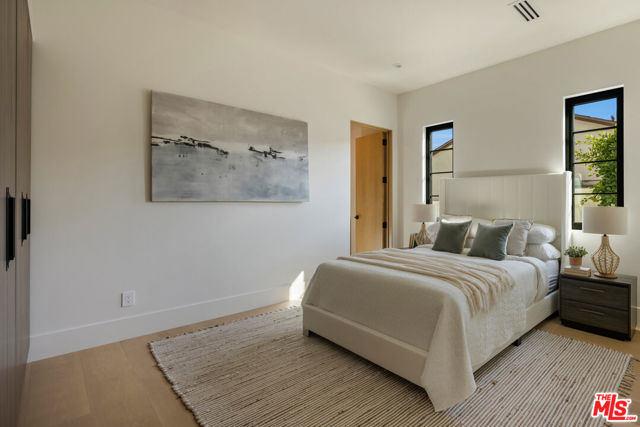 4029 East Boulevard, Los Angeles CA: https://media.crmls.org/mediaz/a84c014c-408a-4589-a9da-54d1c66959c7.jpg