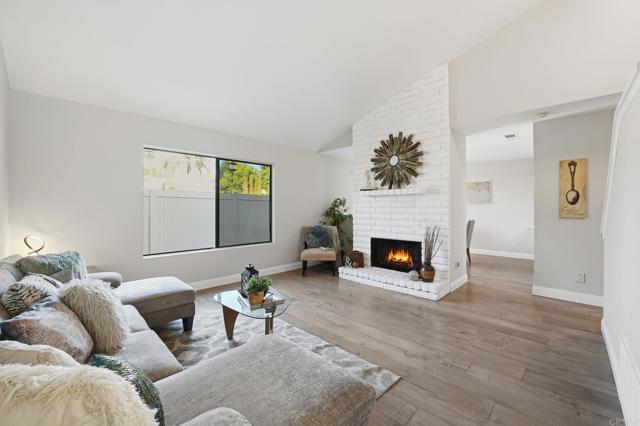 Detail Gallery Image 4 of 36 For 374 Forest Pl, Vista,  CA 92083 - 2 Beds | 1/1 Baths