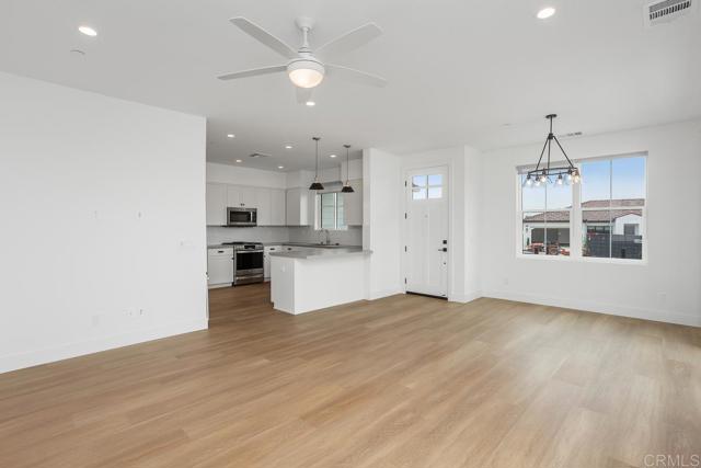 Detail Gallery Image 4 of 17 For 1215 Stonemark Place Adu,  Vista,  CA 92081 - 2 Beds | 1 Baths