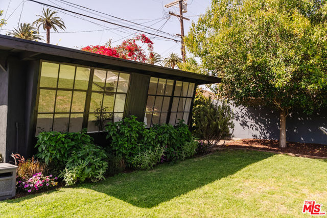 2709 S Harcourt Avenue, Los Angeles CA: https://media.crmls.org/mediaz/a84dad9d-01e9-49cd-ac9e-f91f0b561350.jpg
