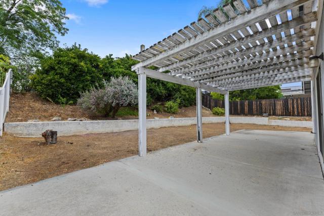 39493 Diego dr, Temecula CA: https://media.crmls.org/mediaz/a84dc243-d1d0-43be-860f-ade7b75dc805.jpg