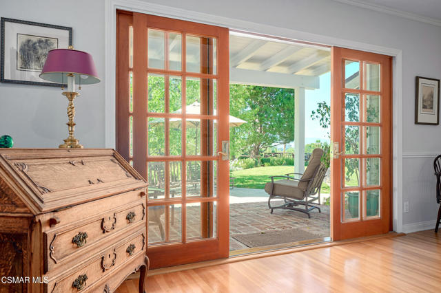 22101 Mulholland Drive, Woodland Hills CA: https://media.crmls.org/mediaz/a84df7a4-7ad6-4bfd-b097-6c8744ab5522.jpg