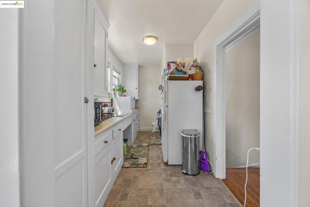 Image 31 of 45 For 271 38th St  