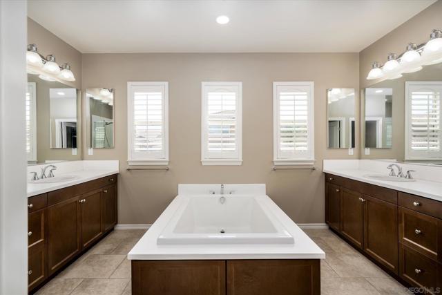 35056 Knollview Ct, Winchester CA: https://media.crmls.org/mediaz/a84eb82b-38ad-45a2-96b7-5a44ecb737ec.jpg
