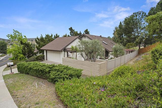 3102 S Granada Ave, Spring Valley CA: https://media.crmls.org/mediaz/a84f09cf-8bc8-4b38-ab01-2904bf9c7b8f.jpg