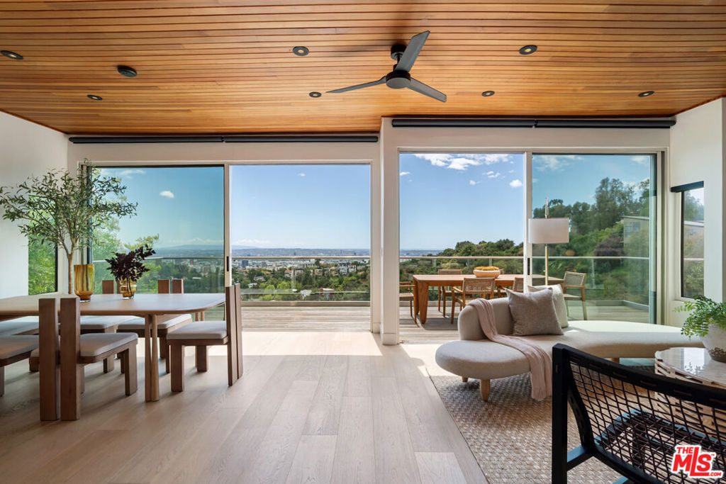 2759 Creston Drive — Mid Century Modern