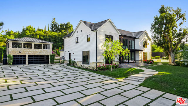 18762 Wells Drive, Tarzana CA: https://media.crmls.org/mediaz/a84f5696-3ef1-41d2-8bf6-6003dd595b87.jpg