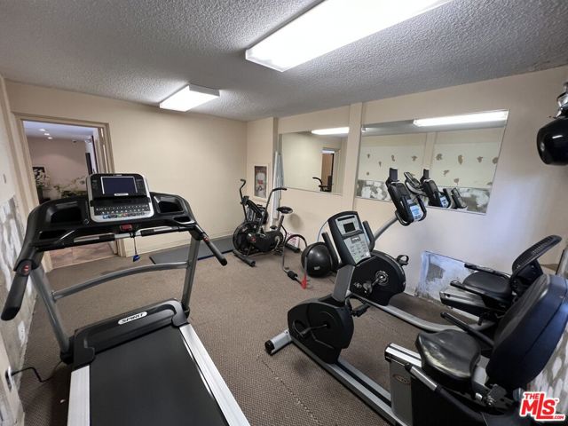 622 S Barrington Avenue, Los Angeles CA: https://media.crmls.org/mediaz/a84ff006-f00a-4020-8ec3-a8ed6db40a50.jpg