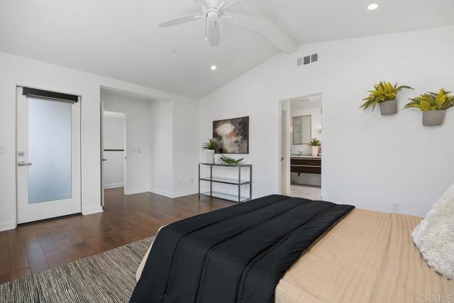 731 Valley Avenue, Solana Beach CA: https://media.crmls.org/mediaz/a8501620-39f5-42ed-a026-b7195ff70b78.jpg