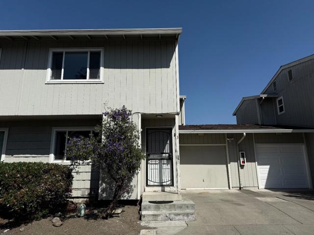 631 Foster Court, Hayward CA: https://media.crmls.org/mediaz/a8505f00-f8bf-4ec7-872f-7488f9092eff.jpg