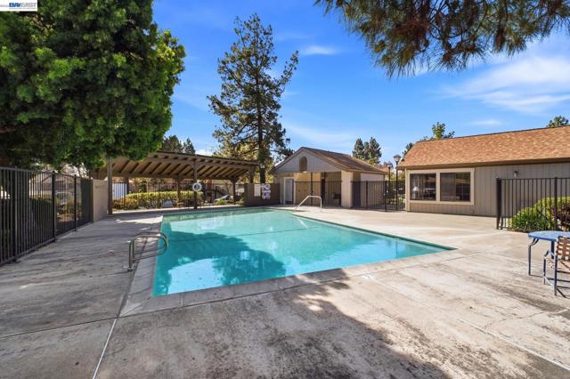 267 Famoso Plz, Union City CA: https://media.crmls.org/mediaz/a850cb69-bc5d-4fda-9793-57e70cf79e93.jpg