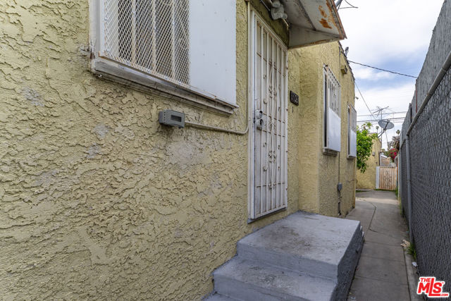 1723 W 52nd Street, Los Angeles CA: https://media.crmls.org/mediaz/a8510870-f2e3-40d9-9084-8d1638086b7c.jpg