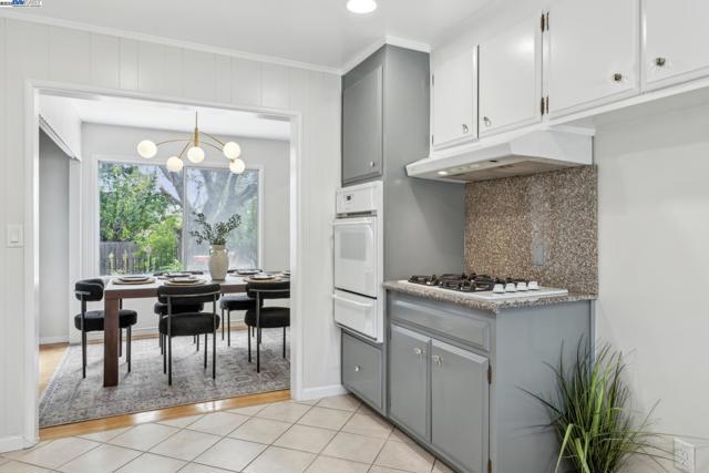 4859 Seaview Ave, Castro Valley CA: https://media.crmls.org/mediaz/a85166ff-1c60-4ed3-a3f8-39dc249f5aaa.jpg