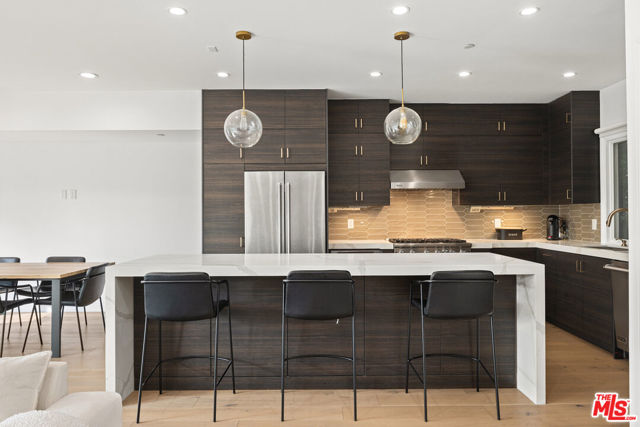7365 Waring Avenue, Los Angeles CA: https://media.crmls.org/mediaz/a8516bbc-2dde-4d46-a045-3b1a72c9c83b.jpg