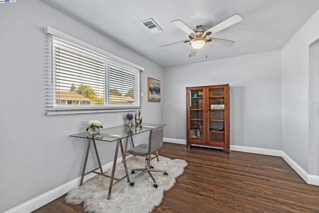 Image 18 of 38 For 36304 Magellan Dr
