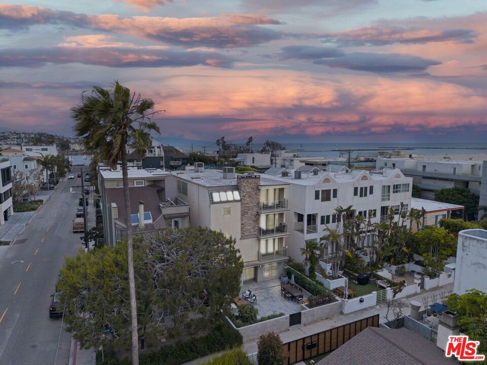 24 Voyage Street #2