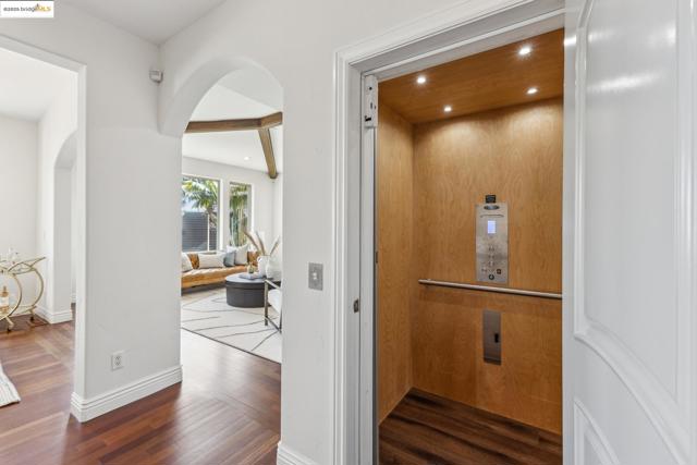 530 Gravatt Dr, Berkeley CA: https://media.crmls.org/mediaz/a8525035-e43d-49e0-bfb2-c41cdb4d8fad.jpg
