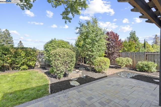 6649 Waverly Rd, Martinez CA: https://media.crmls.org/mediaz/a852f780-b961-4f59-b851-1686c758a8b3.jpg
