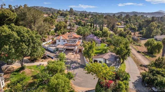 2103 Sunnyside Ave, El Cajon CA: https://media.crmls.org/mediaz/a85398f8-9b56-4d2a-a9b3-d78031ea40ce.jpg