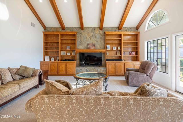 11300 Highridge Court, Camarillo CA: https://media.crmls.org/mediaz/a8539d76-c0a0-4d09-81c4-d9a701af0189.jpg