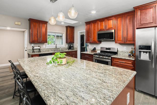 750 Mission Ave, Chula Vista CA: https://media.crmls.org/mediaz/a853d260-e69e-4914-80d4-454072da1168.jpg