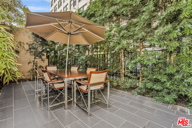 460 S Spring Street, Los Angeles CA: https://media.crmls.org/mediaz/a8542322-0fe1-41ec-aa14-fffa19b30579.jpg