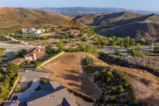 4221 Goldstone Lane, Simi Valley CA: https://media.crmls.org/mediaz/a8548219-0712-4942-ac2e-8d3ac608c3f6.jpg