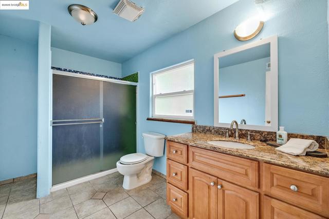 6933 Simson Street, Oakland CA: https://media.crmls.org/mediaz/a854c573-8445-4a10-921f-7758ee9c6452.jpg