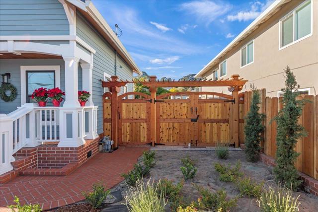 272 Clay Street, Monterey CA: https://media.crmls.org/mediaz/a8550d29-7da4-4a1a-9d86-11795a2018b0.jpg