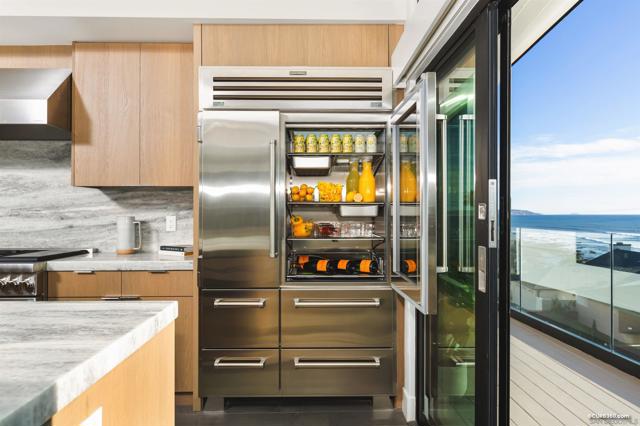 5527 Calumet Ave, La Jolla CA: https://media.crmls.org/mediaz/a855b9f7-4d68-44f6-b98b-10ac4478ed37.jpg