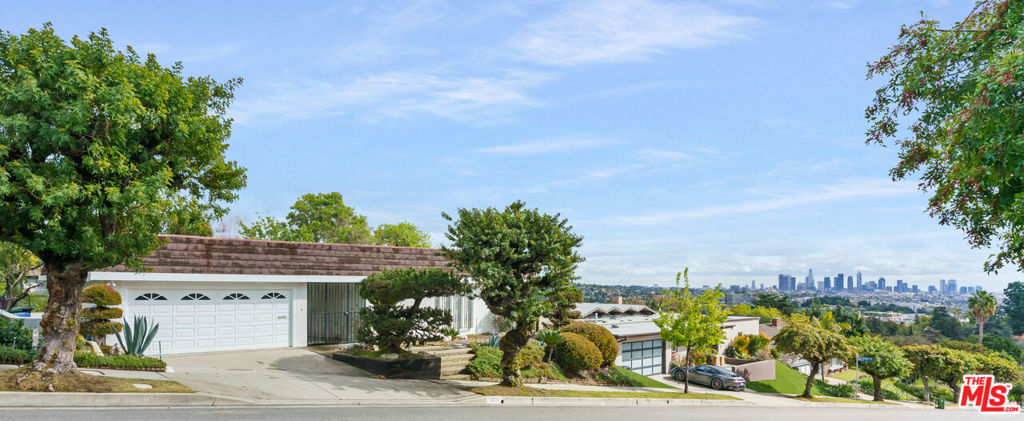 2208 Winona Boulevard