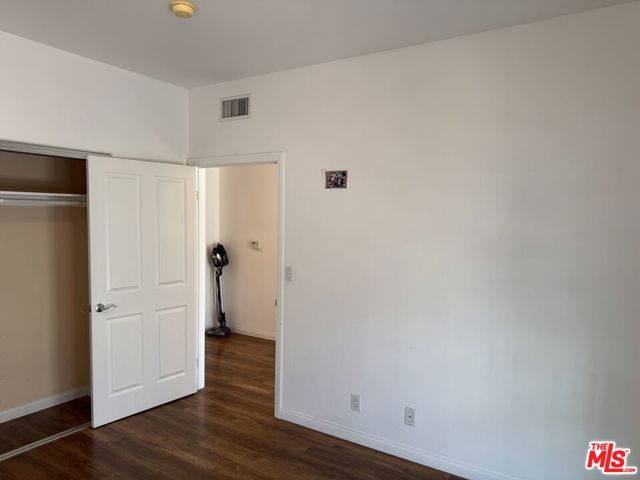 2315 Mira Vista Avenue, Montrose CA: https://media.crmls.org/mediaz/a8569dc6-b0ed-4b46-8bfc-a38fc4a3a217.jpg