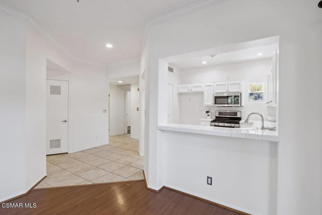 2732 Borchard Road, Newbury Park CA: https://media.crmls.org/mediaz/a857332f-8740-4a7e-a8d5-18d9170567d6.jpg