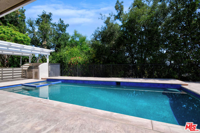 23637 Park Belmonte, Calabasas CA: https://media.crmls.org/mediaz/a8574b72-b459-4653-9de3-86065c8e26c5.jpg