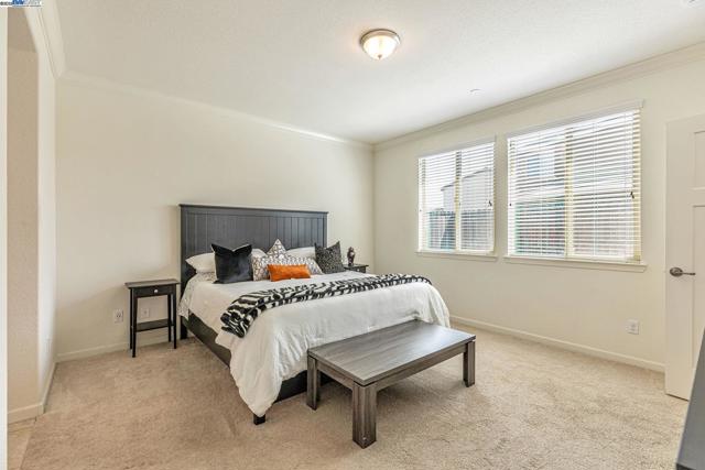 9315 Wild Lilac Cir, Sacramento CA: https://media.crmls.org/mediaz/a857c902-0ec0-4332-be18-06710af5156e.jpg