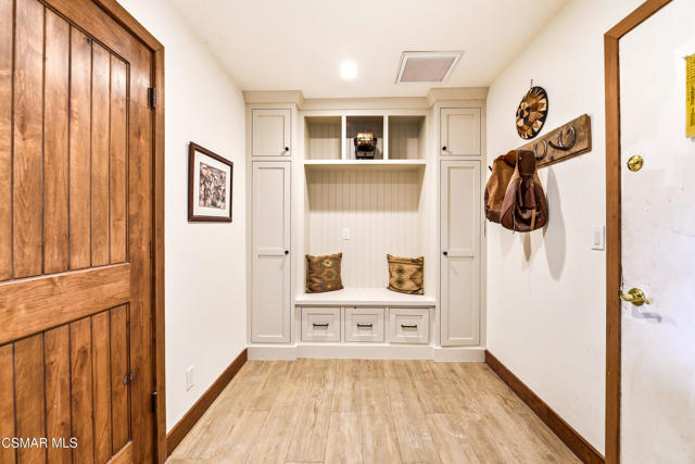 356 E Carlisle Road, Thousand Oaks CA: https://media.crmls.org/mediaz/a857e28e-d959-4732-accd-ed4fba40443d.jpg