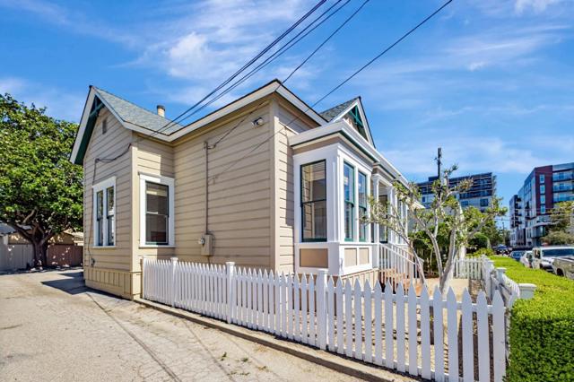 120 Maple Street, Santa Cruz CA: https://media.crmls.org/mediaz/a857e923-05ff-485c-bdb6-6c8df6a25725.jpg