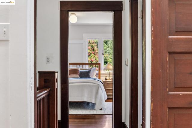 3019 Benvenue Ave, Berkeley CA: https://media.crmls.org/mediaz/a8587e25-b891-417a-9d03-f3a9081299dc.jpg