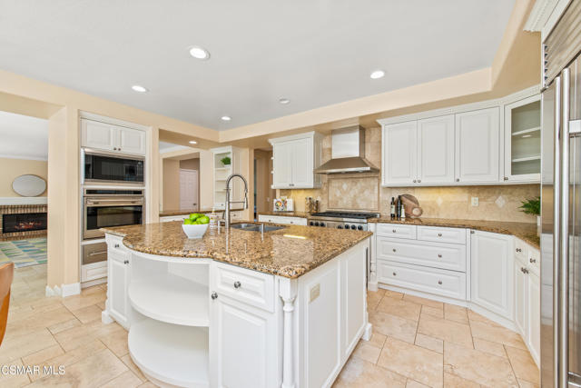 2445 Ranchgrove Drive, Westlake Village CA: https://media.crmls.org/mediaz/a858cdbd-22ad-4249-bbd3-beb64be02bce.jpg