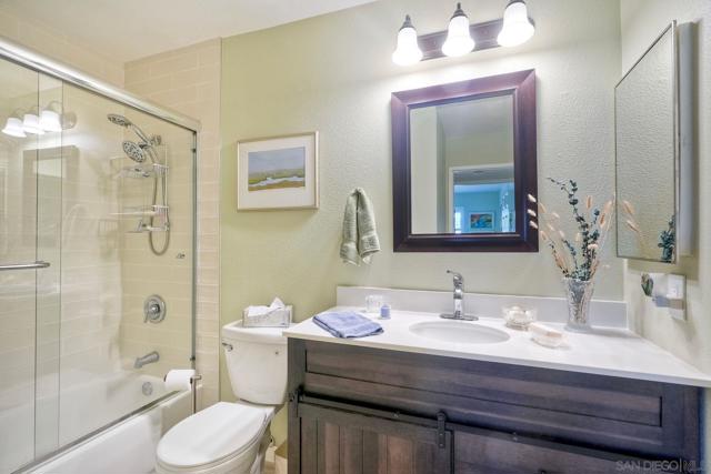 17476 Plaza Cerado, San Diego CA: https://media.crmls.org/mediaz/a858d19e-4262-440a-85cb-8437d646dad1.jpg