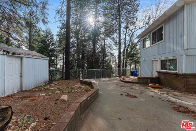 2595 Sunset Drive, Running Springs, CA 92382