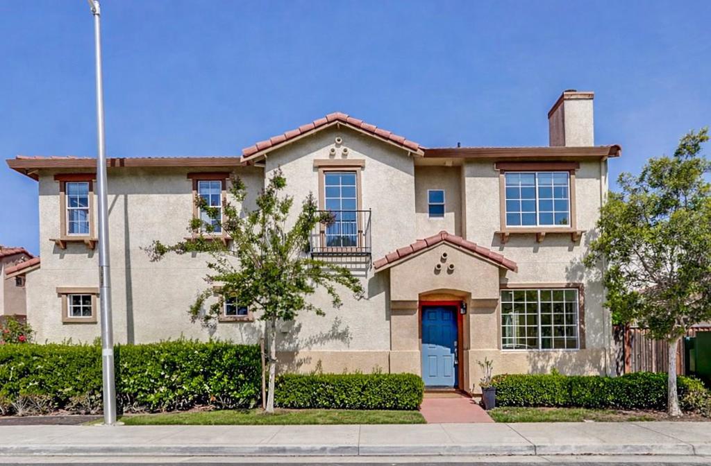2153 Esperanca Avenue