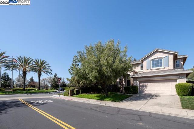 Image 1 of 46 For 220 Bridgehead Ln