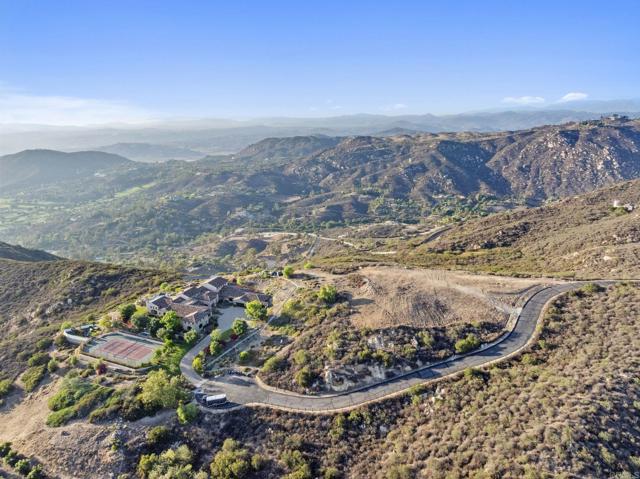 18010 Sunset Point Road, Poway CA: https://media.crmls.org/mediaz/a85c65aa-3fa1-4e43-b794-5fd330b5707a.jpg
